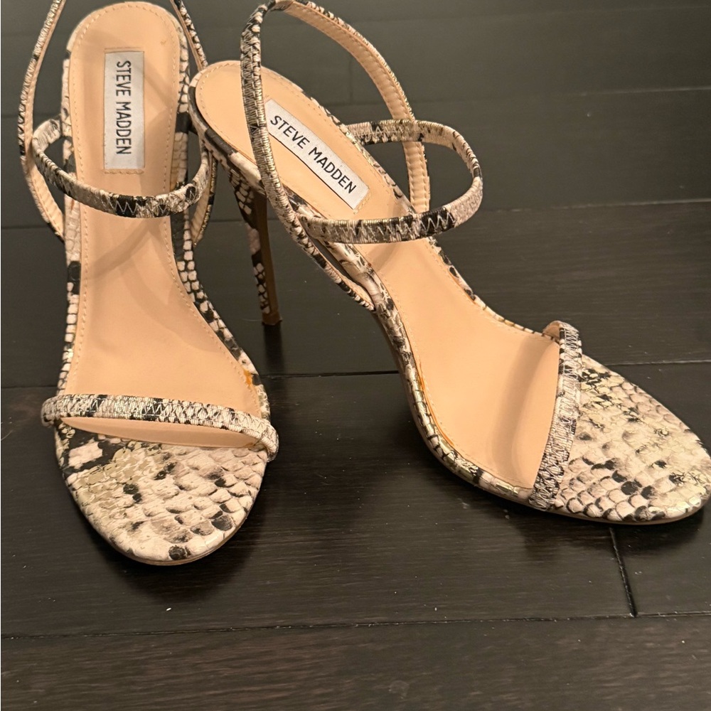 STEVE MADDEN Strappy Snakeskin Print Sandals  Size 9